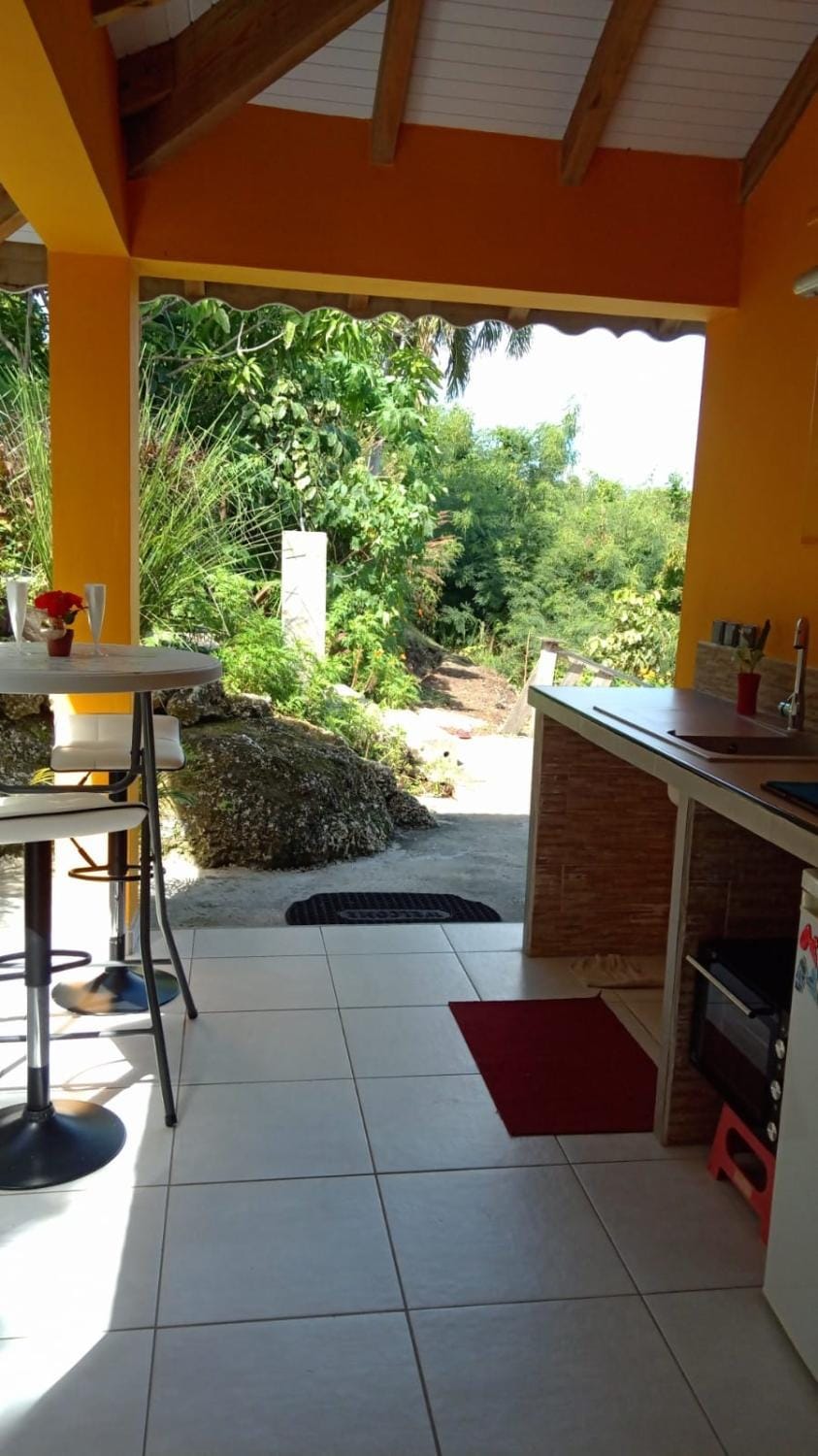 LE COLIBRI charmante maison 2 pieces - 3 personnes House in Grande-Terre, Guadeloupe