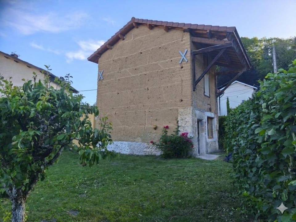 Maison de famille, le lac à 5 minutes à pied House in Auvergne-Rhône-Alpes