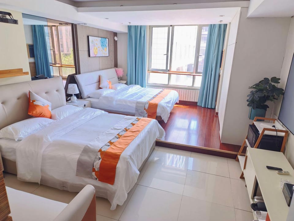Bed, TV and multimedia, Living room, Photo of the whole room, Bedroom