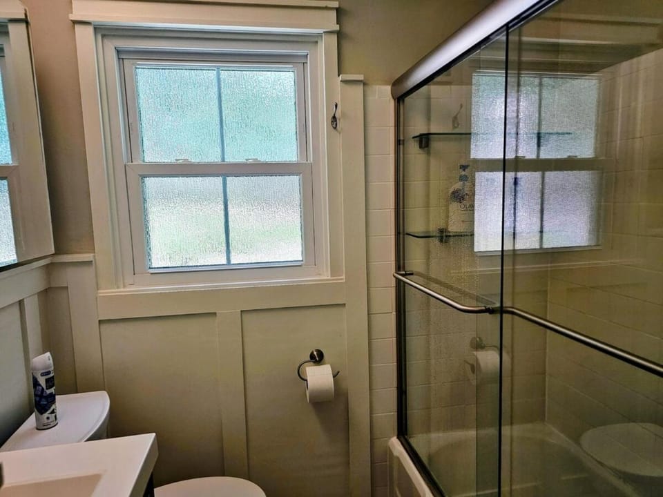 Adorable updated cottage in the heart of Decatur! Apartment in North Decatur