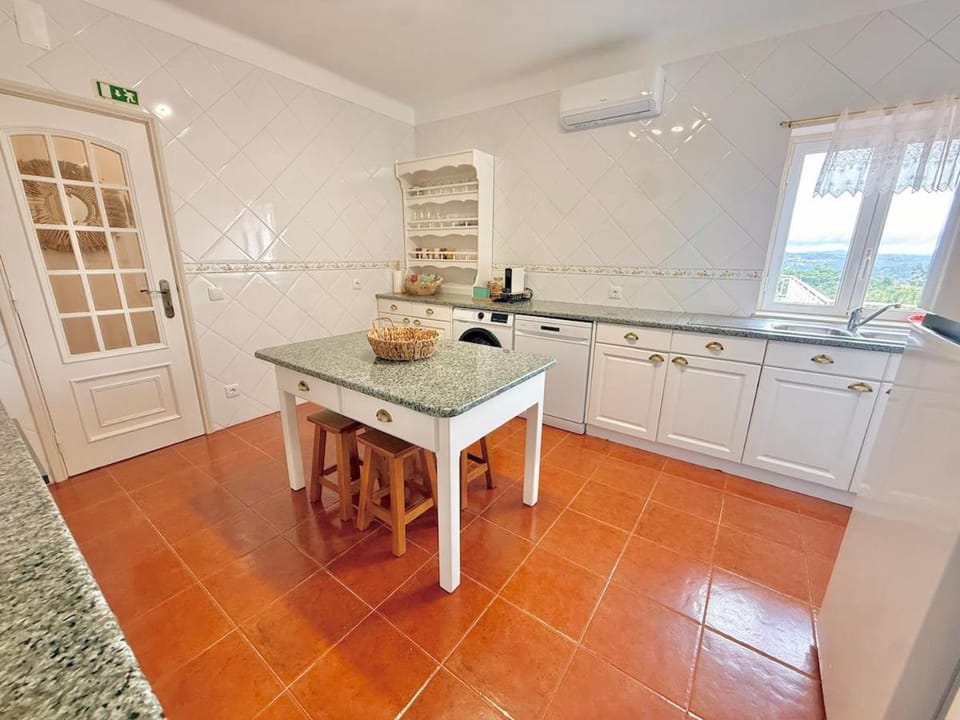 Villa Serra - Exceptional Views Villa in Santarém District, Portugal