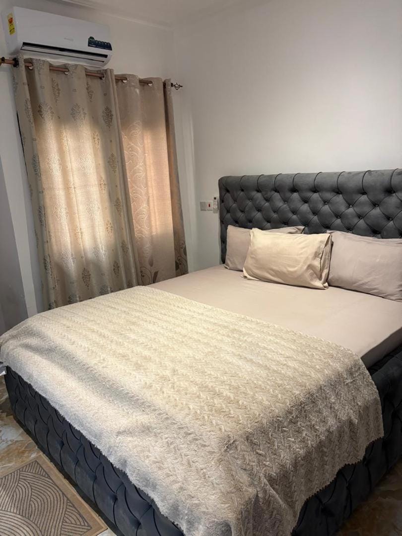 The Emerald lodge Bed and Breakfast in Central Region, Ghana