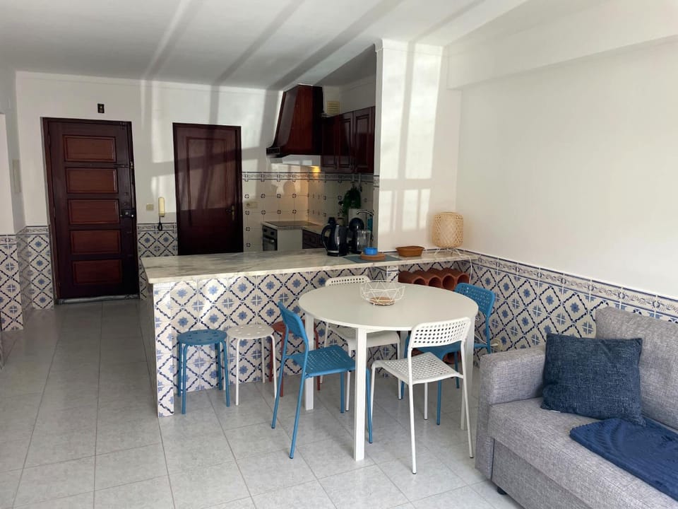 Charming Coastal Apartment 200 m from the Promenade Apartment in Lisbon District
