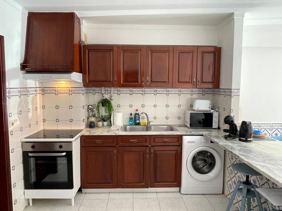 Charming Coastal Apartment 200 m from the Promenade Apartment in Lisbon District