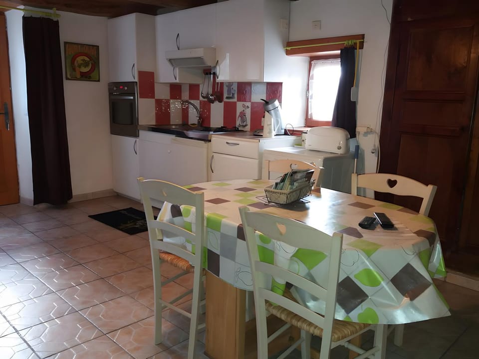 Property building, Kitchen or kitchenette, Living room