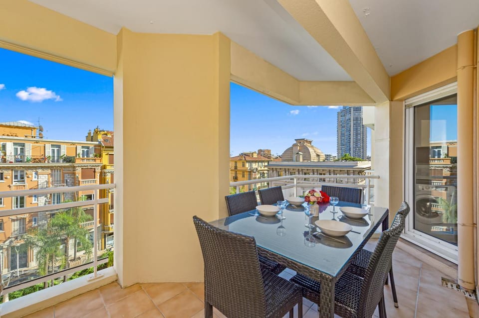 Patio, Balcony/Terrace, Dining area, City view