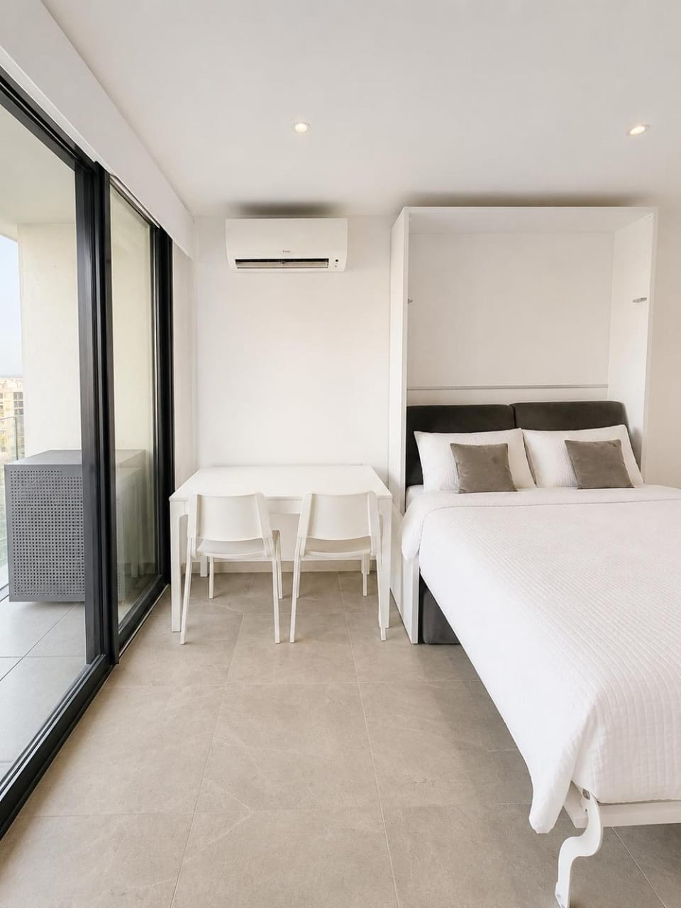 Bed, Photo of the whole room, Bedroom, air conditioner