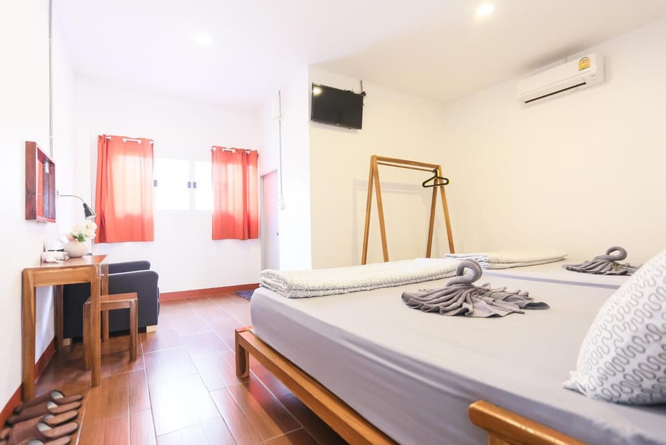 Photo of the whole room, Bedroom