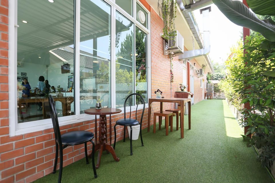 Restaurant/places to eat, Garden, Balcony/Terrace, Decorative detail, Garden view
