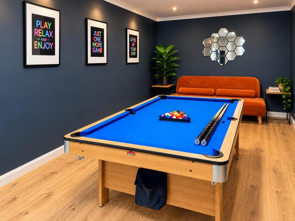Billiard, Game Room