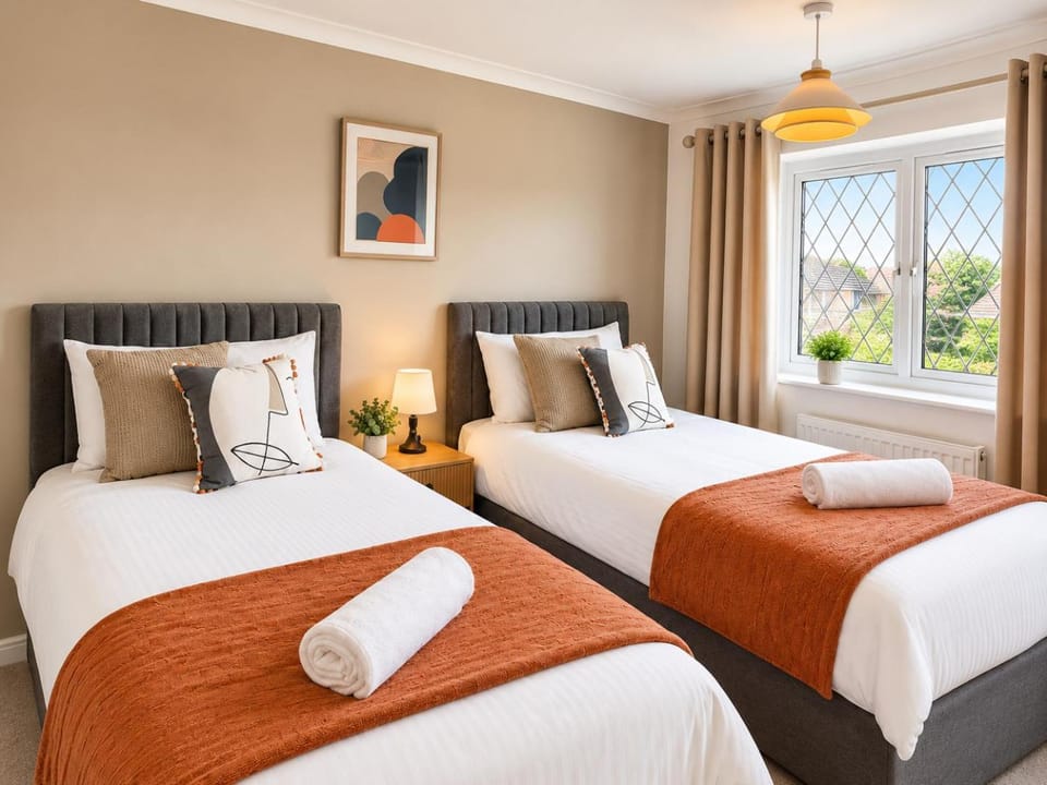 Photo of the whole room, Bedroom