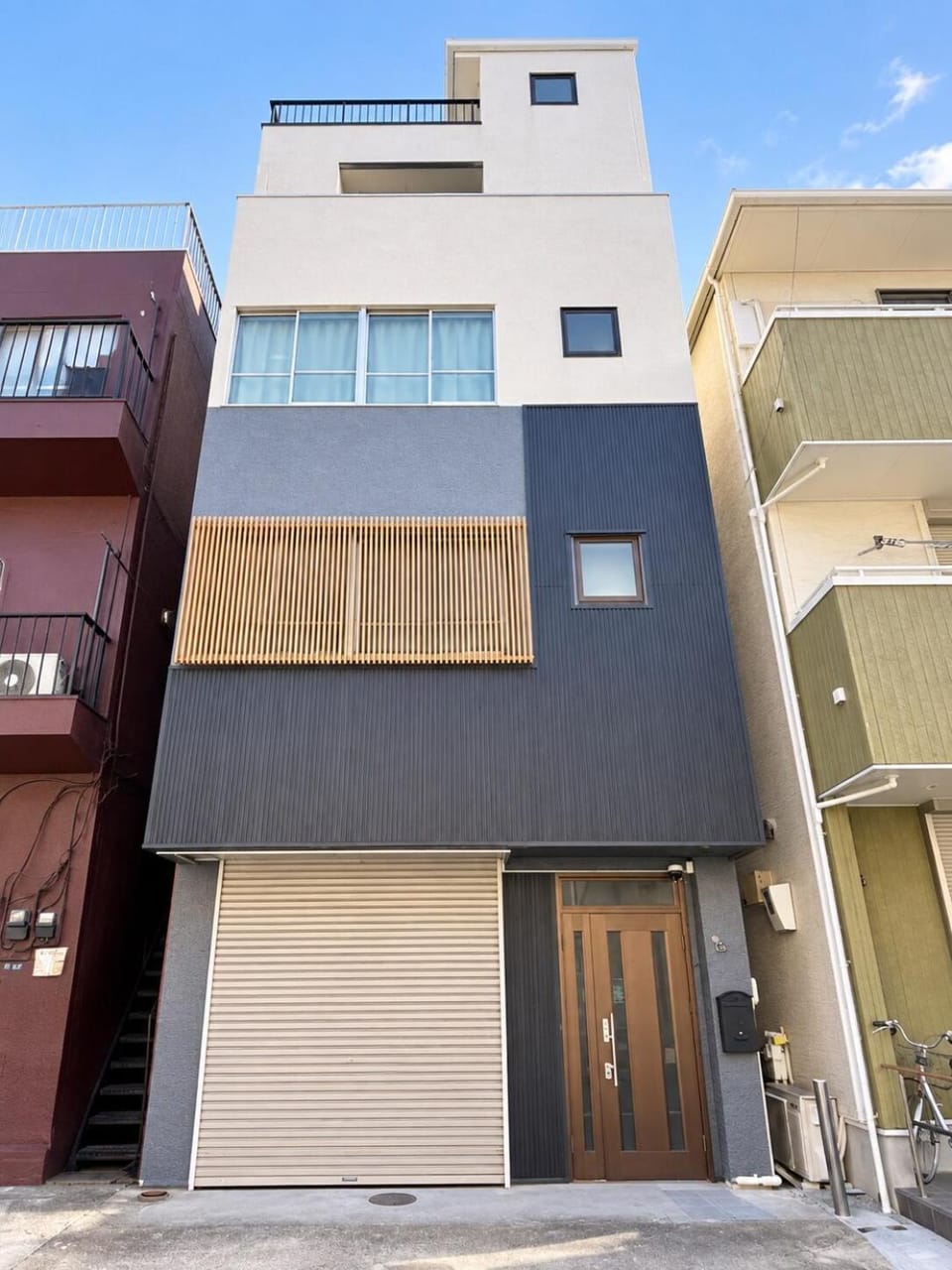 Quiet Renovated 38sqm with Sofa 3 min to Station Apartment in Japan