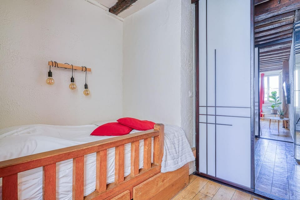 Bed, Photo of the whole room, Bedroom, wardrobe