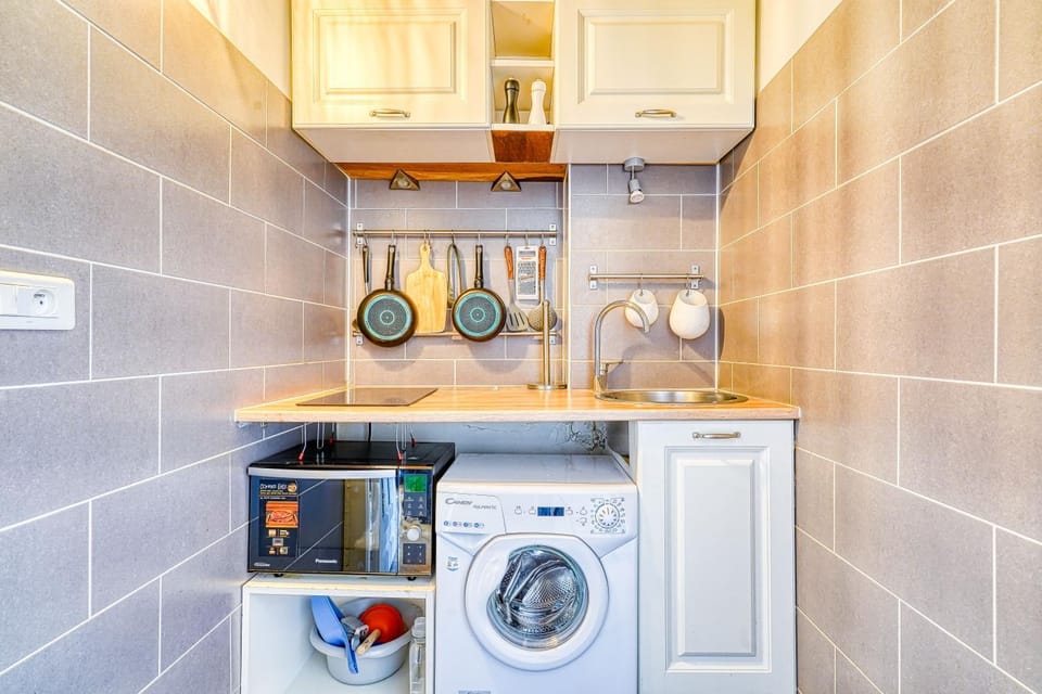 Kitchen or kitchenette, stove, washing machine