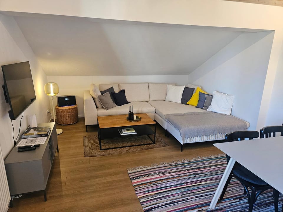 TV and multimedia, Living room, Seating area