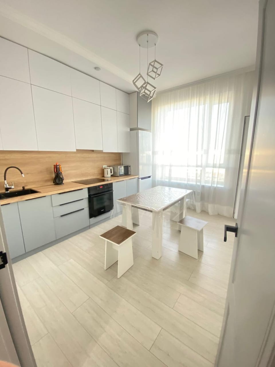 Kitchen or kitchenette, Dining area, microwave, oven, stove