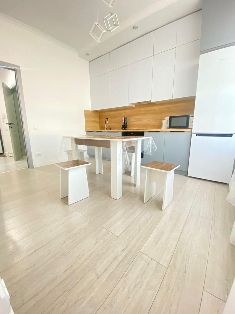 Kitchen or kitchenette, Dining area, oven, stove