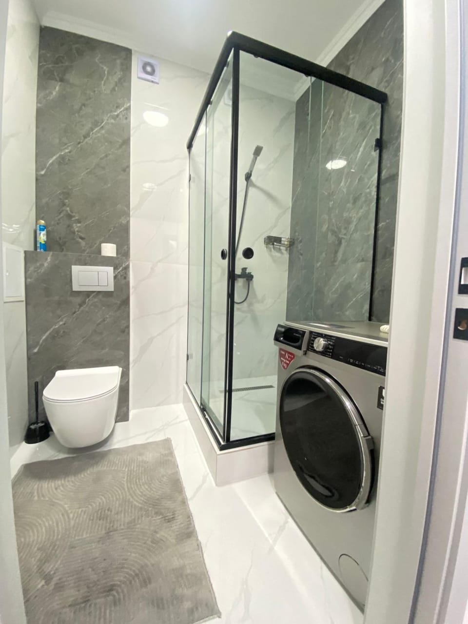 Shower, Toilet, Bathroom, washing machine