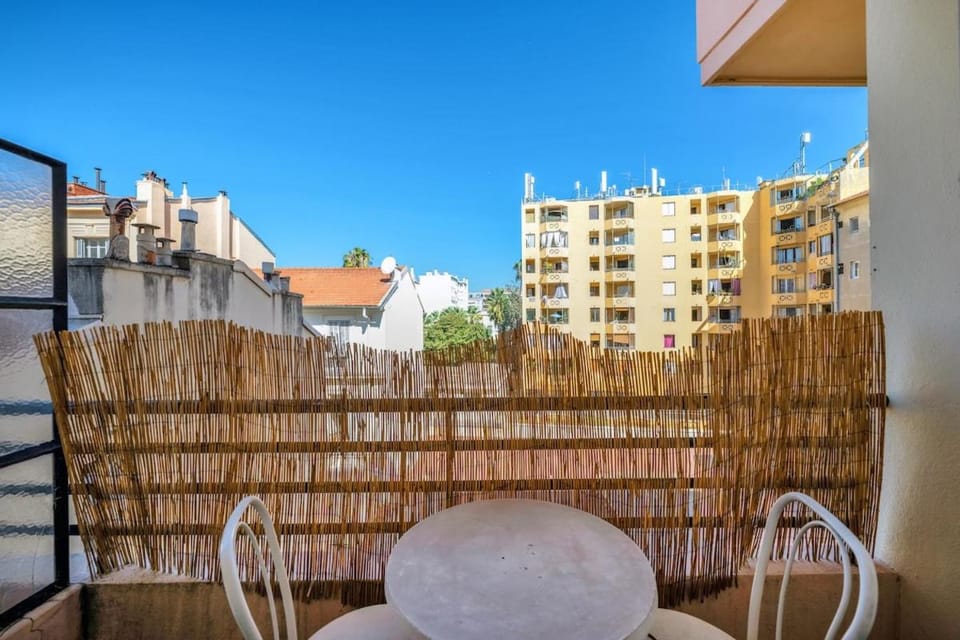 Cozy & Stylish with Air conditioning & Balcony - Libération Apartment in Nice