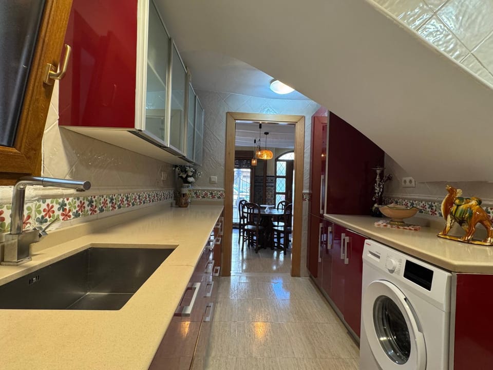 Kitchen or kitchenette, dishwasher, oven, washing machine