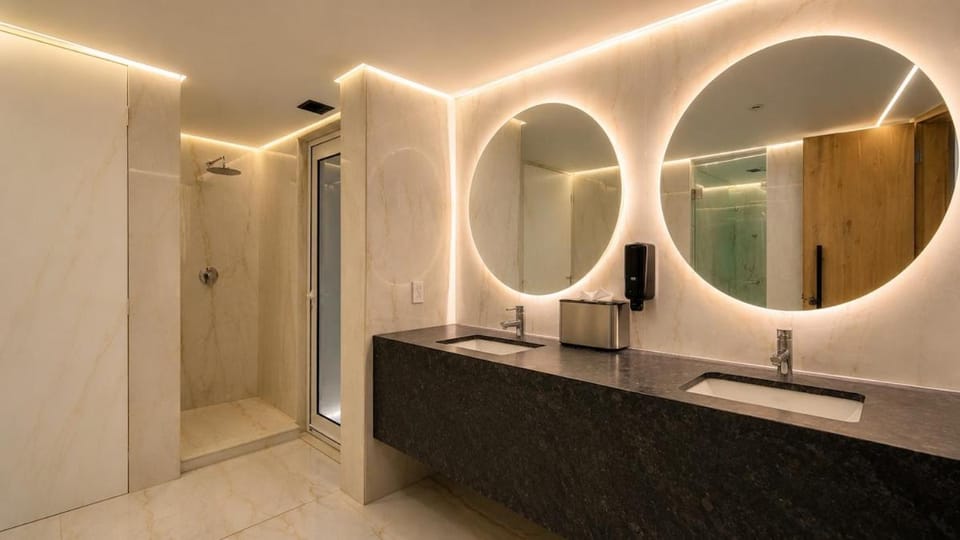 Panoramic City View Condo on Reforma with Pool Gym House in Mexico City
