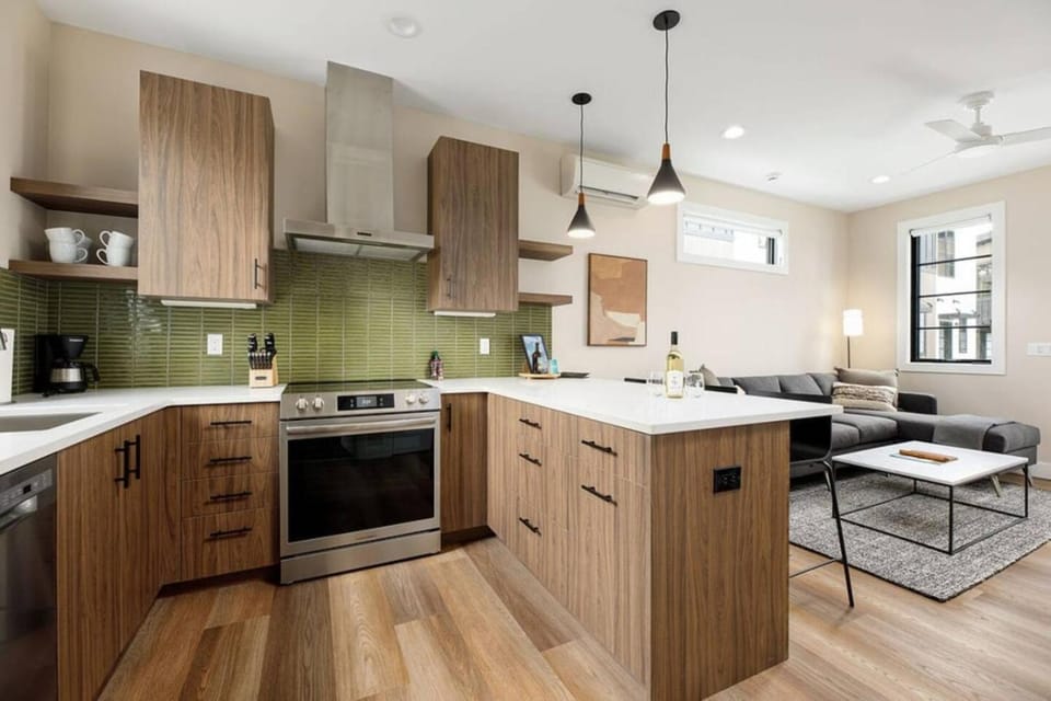 Hamilton Place Sagewood Building 6BR Near Downtown Beaches House in Traverse City