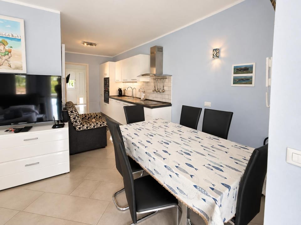 Kitchen or kitchenette, Living room, Seating area, Dining area, pet friendly, stove