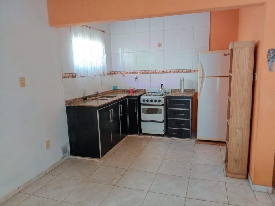 Kitchen or kitchenette, dishwasher, oven, pet friendly