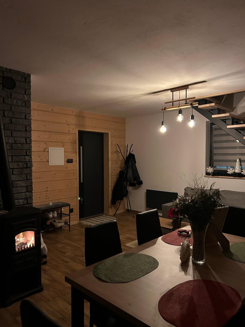 Kitchen or kitchenette, Living room, Seating area, Dining area