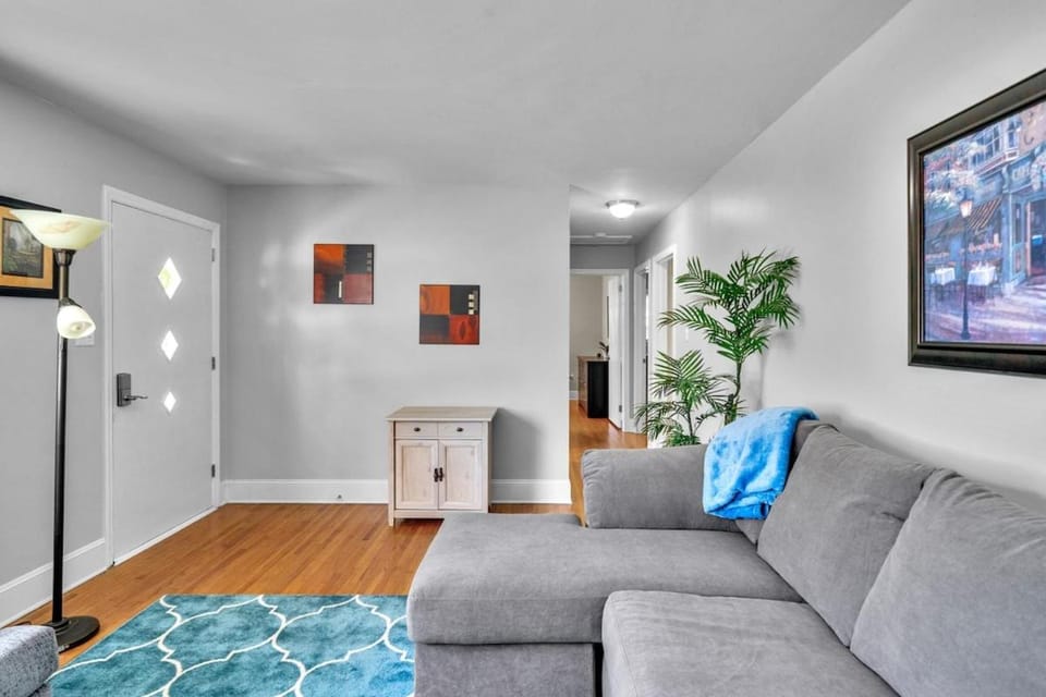 Cozy Pet Friendly Home with Private Backyard House in Charlotte