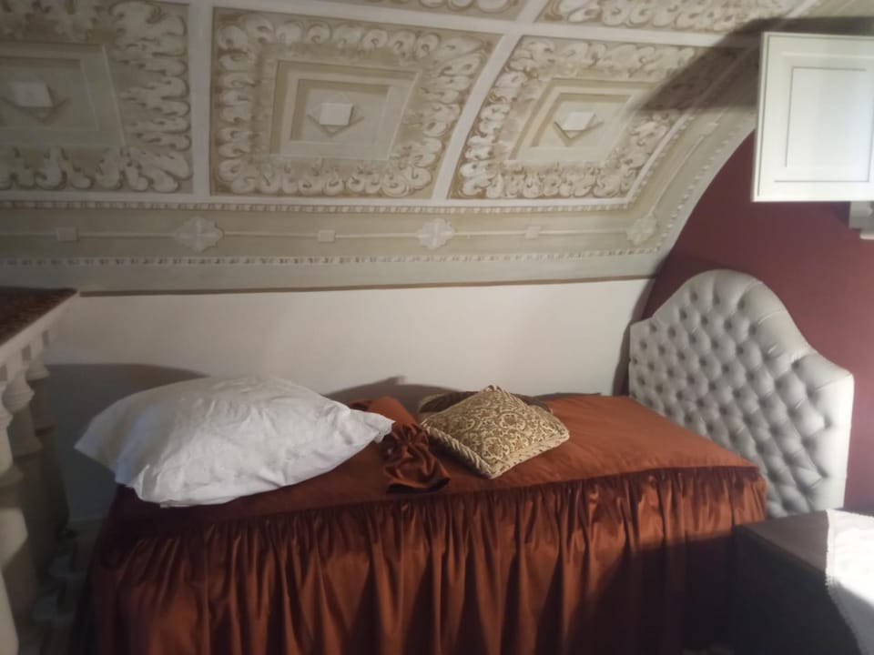 Bed, Living room