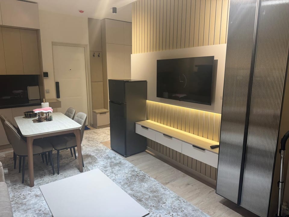 Luxury 2-Bedroom Apartment with Lake & Mountain View Apartment in Europe