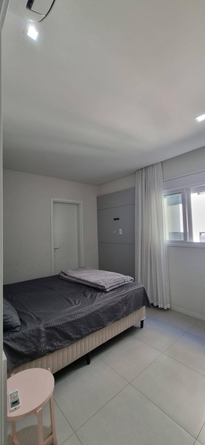 Apartmento 150 metros do mar em Meia-Praia Apartment in Porto Belo