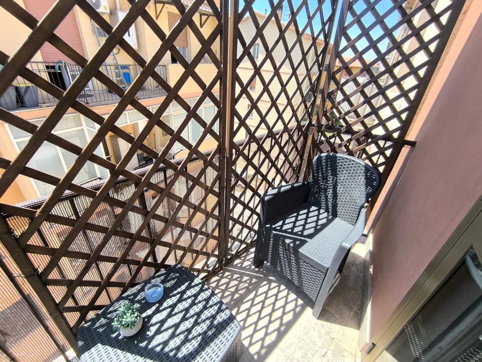 Cerulean Harbour ROOMS - WiFi, AC, 5 minutes from the Beach, Parking, Terrace, Air Conditioning Bed and Breakfast in Cagliari