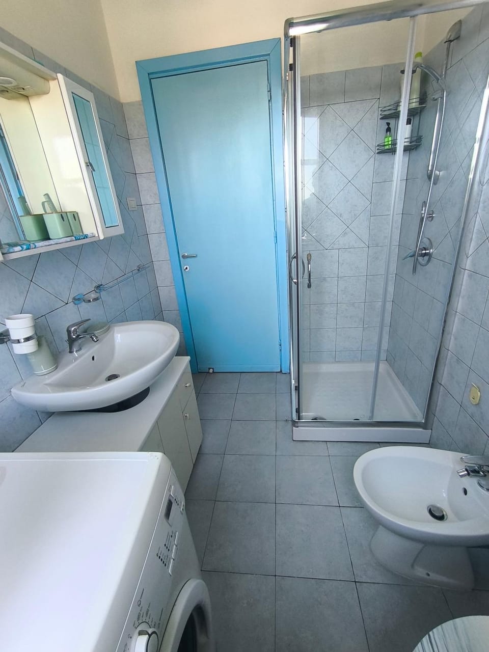 Shower, Toilet, Bathroom, bidet, towels, washing machine