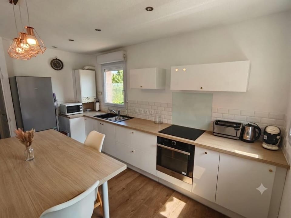 Chez Micky- T2 cosy avec clim, parking et terrasse - Proche gare Apartment in Nimes