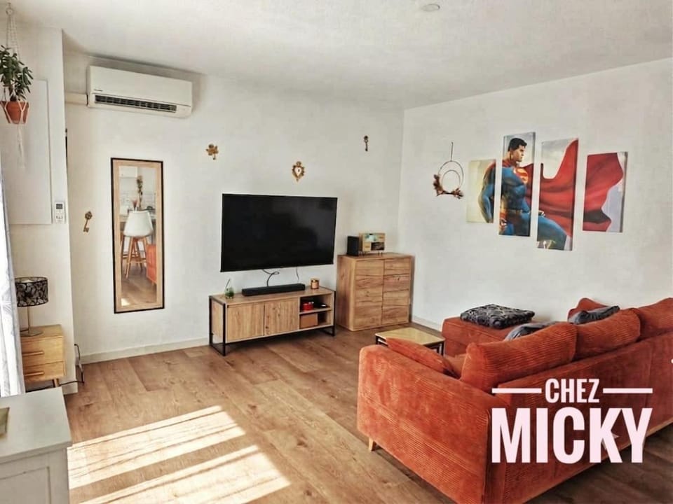 Chez Micky- T2 cosy avec clim, parking et terrasse - Proche gare Apartment in Nimes