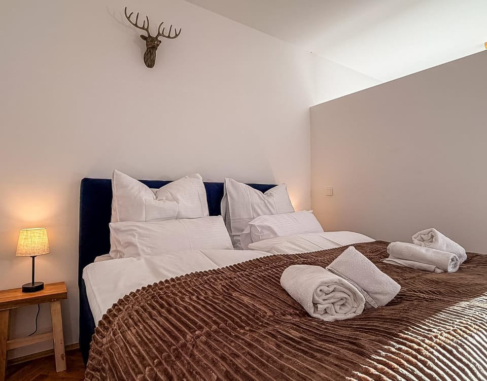 Bed, Photo of the whole room, Bedroom, towels