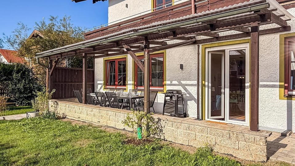 Property building, Garden, View (from property/room), Balcony/Terrace, Balcony/Terrace, Dining area, Garden view