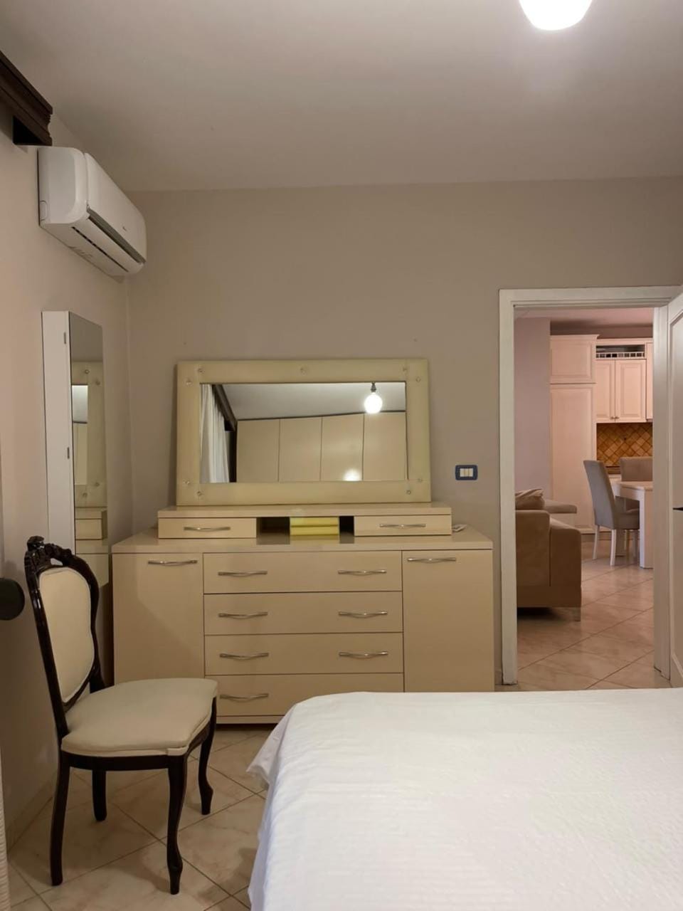 Bed, Bedroom, wardrobe, air conditioner