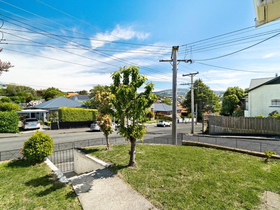 Entire House in Dunedin Comfort Sunny Views House in Dunedin