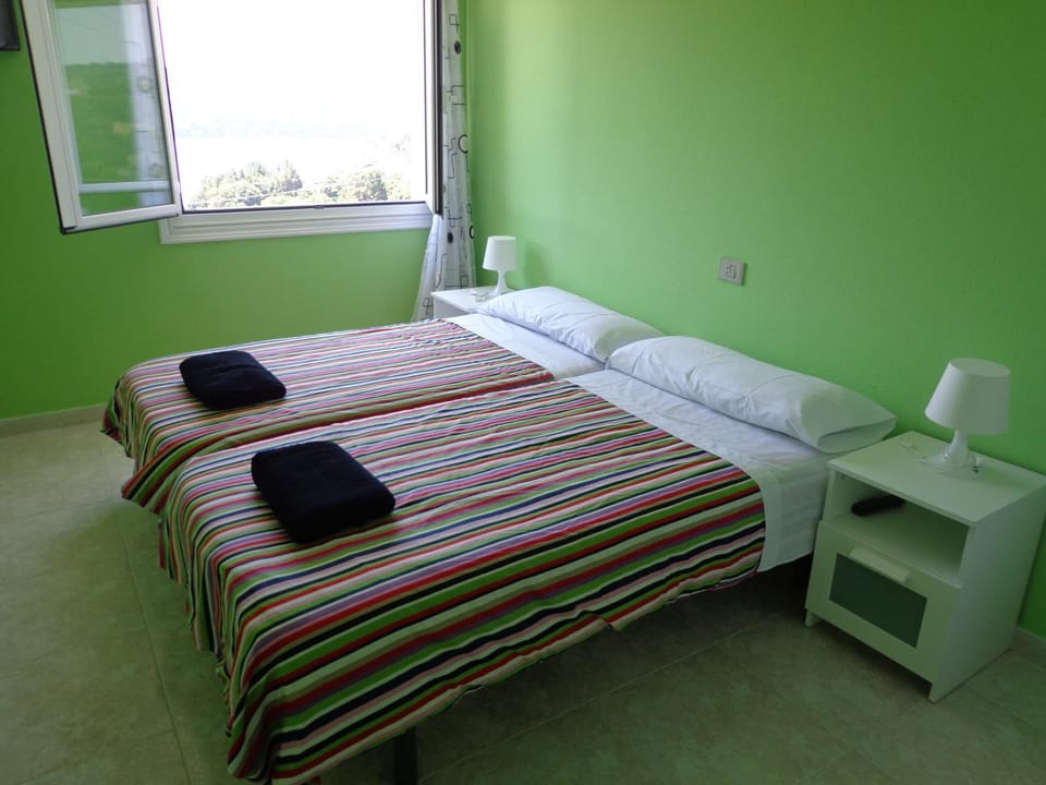 Bed, Day