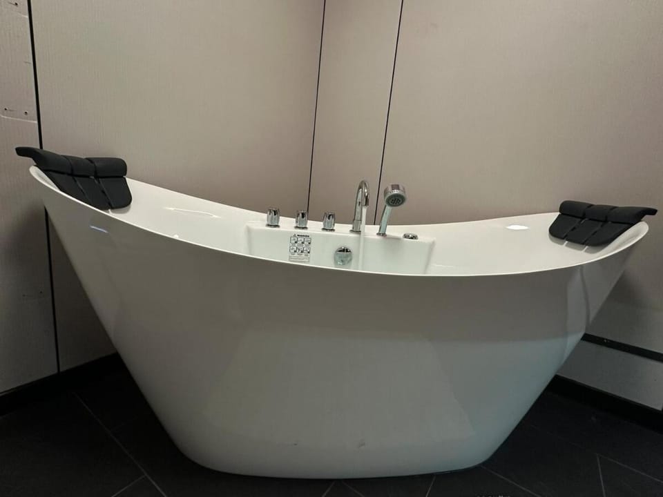 Bathroom, Bath