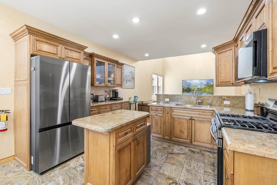 Hot Tub & Mtn Views! Big Bear All-Seasons Escape House in Big Bear