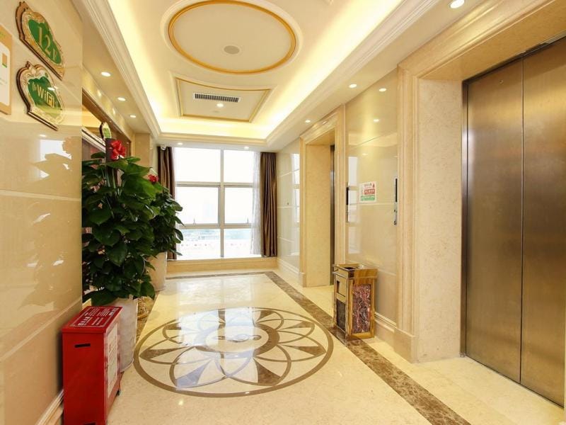 Vienna Classic Hotel Shenzhen Bantian Wuhe Avenue Hotel in Shenzhen