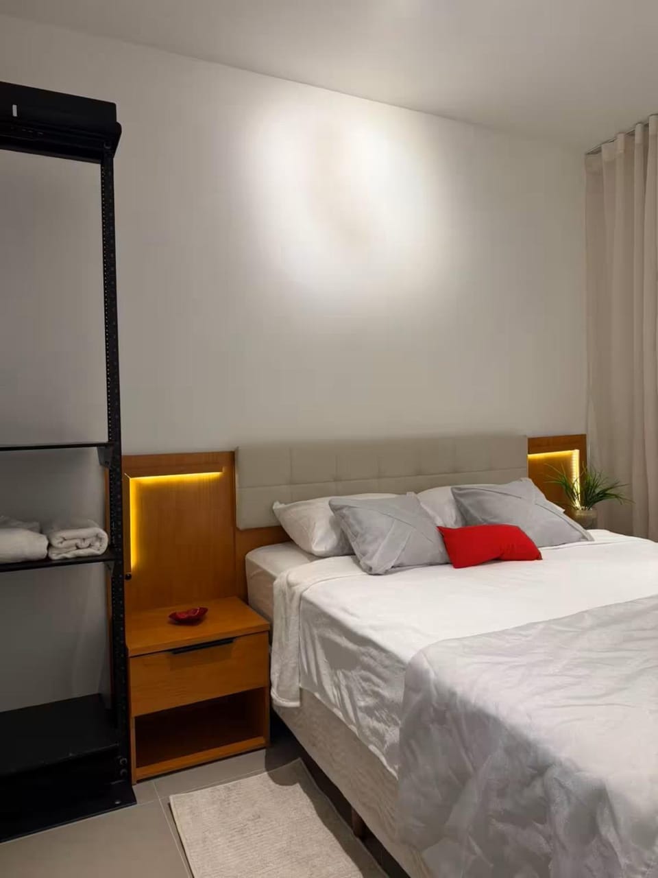 Bed, Photo of the whole room