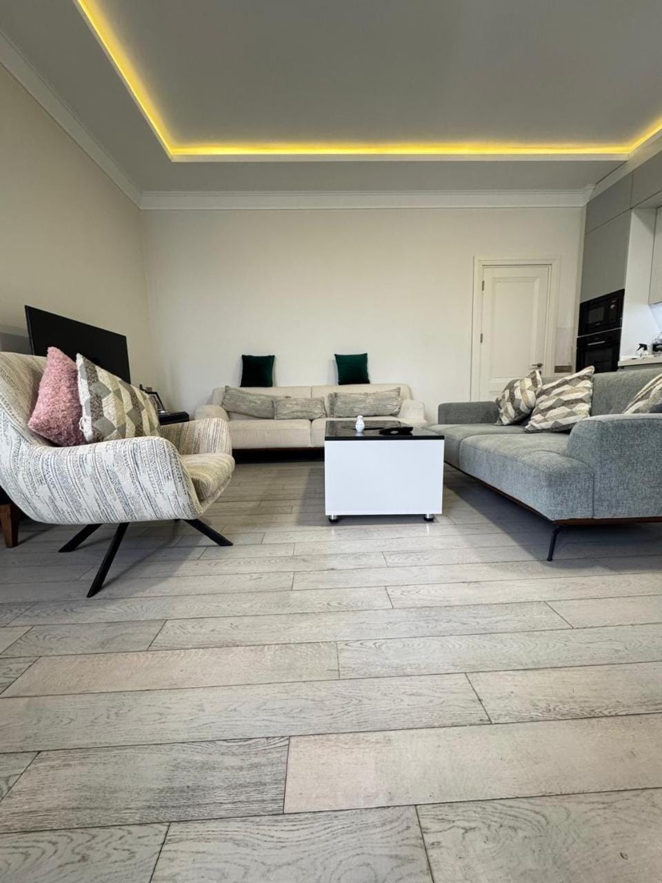 Living room, Seating area