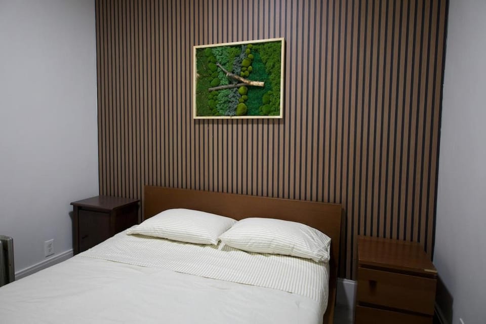 3Bedrm Apartment-Free Private Parking-5 Min to Airport & Downtown Apartment in Chelsea