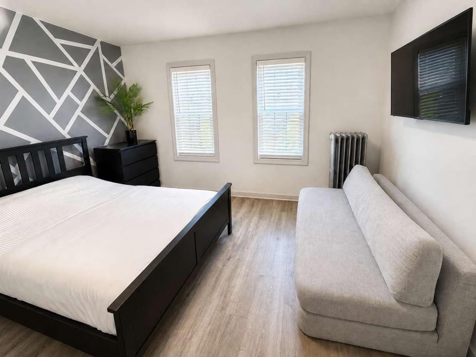 3bdrm Apt next to Airport-Downtown 7 min drive Apartment in Chelsea