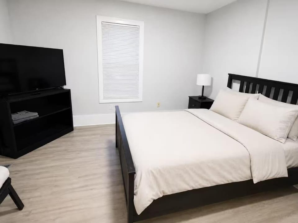 2 Story Home for Families-Sleeps 12 pax- 5 min Downtown House in Chelsea